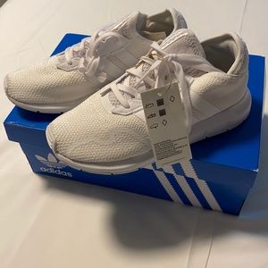 Girls Adidas NIB Swift Sneakers Size 2